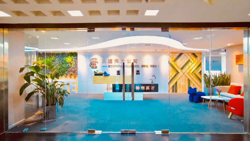 神州英才将企业文化融入到了公司的装修环境中，因为公司始终认为企业只有重视文化建设，塑造企业的文化、环境、氛围，最终也才会从中孕育出更多的人才，因此公司的办公环境，以及文化氛围的营造，是公司文化氛围建设很重要的一个载体。