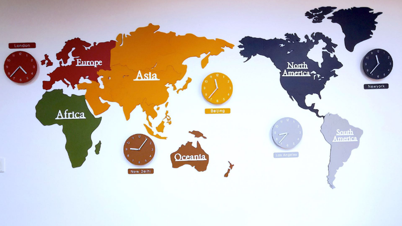 神州英才将企业文化融入到了公司的装修环境中，因为公司始终认为企业只有重视文化建设，塑造企业的文化、环境、氛围，最终也才会从中孕育出更多的人才，因此公司的办公环境，以及文化氛围的营造，是公司文化氛围建设很重要的一个载体。