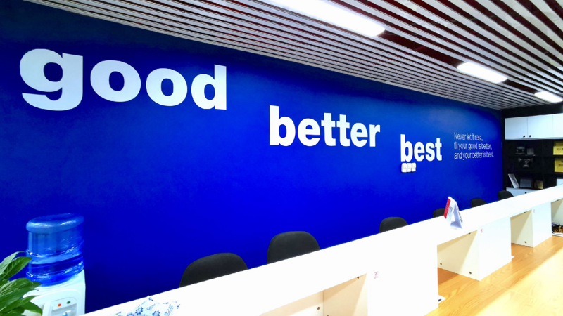 神州英才将企业文化融入到了公司的装修环境中，因为公司始终认为企业只有重视文化建设，塑造企业的文化、环境、氛围，最终也才会从中孕育出更多的人才，因此公司的办公环境，以及文化氛围的营造，是公司文化氛围建设很重要的一个载体。