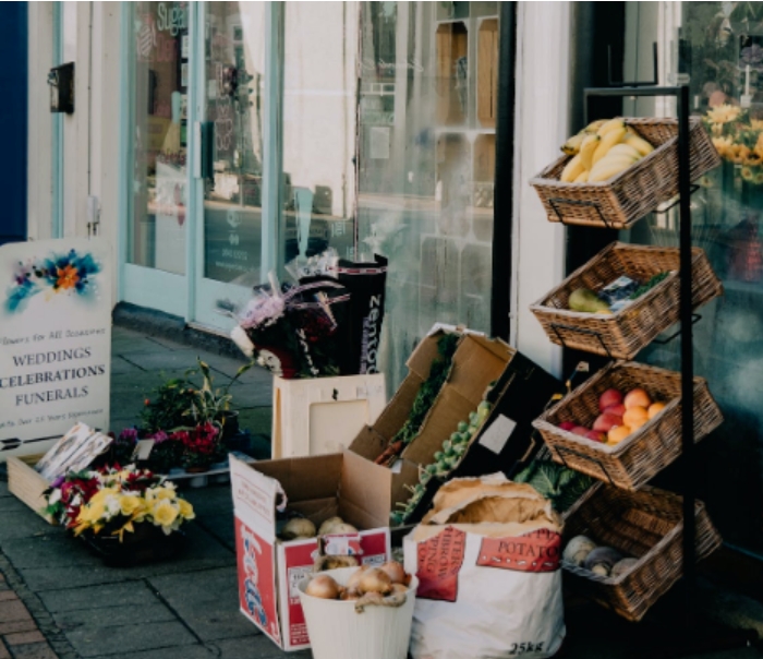 “抠门经济”崛起，真的是消费降级吗 